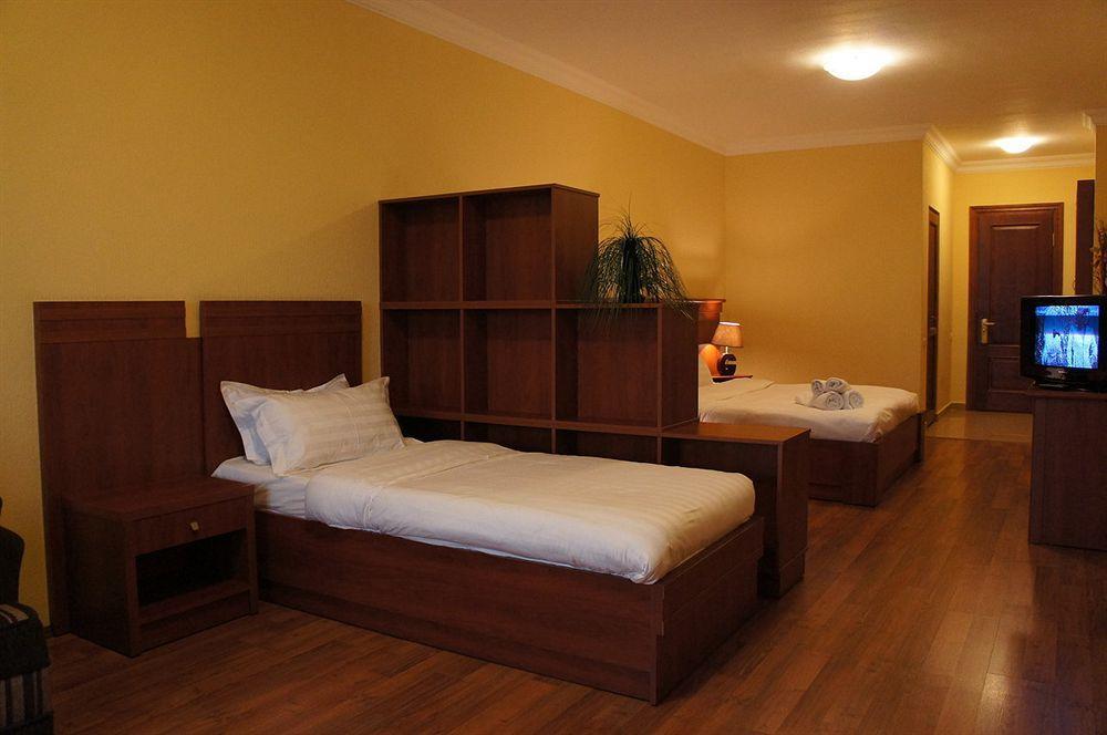 ฟอร์จูน พาเลซ โฮเต็ล Hotel Tbilisi ภายนอก รูปภาพ