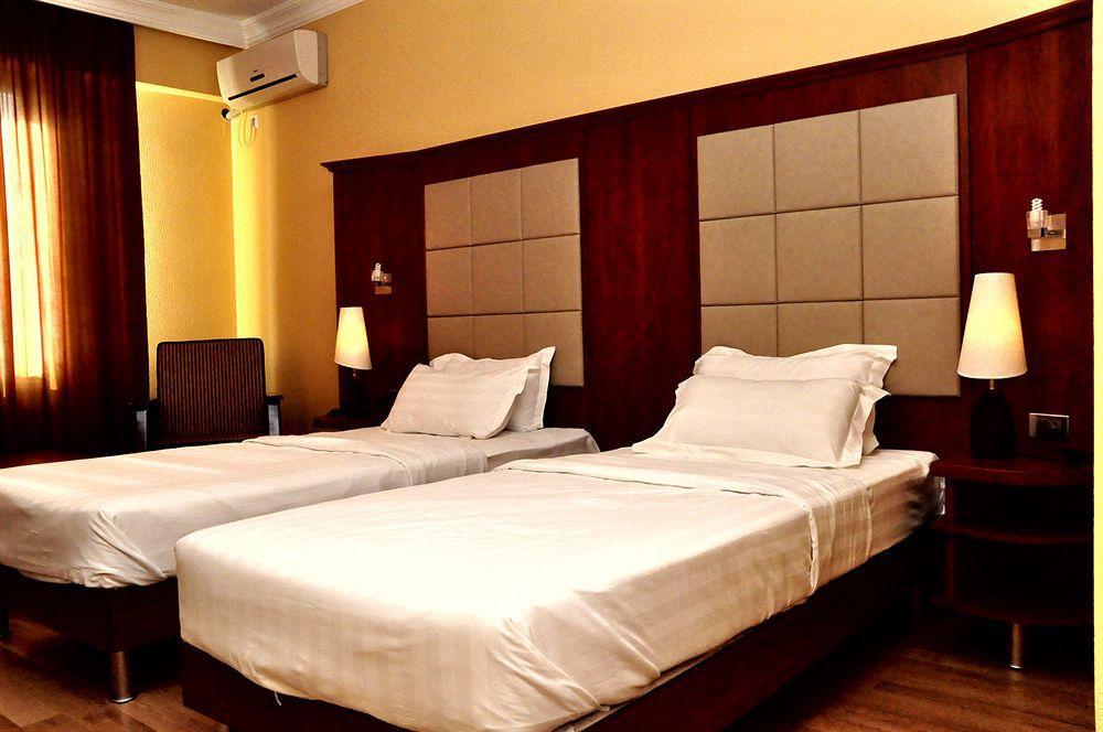 ฟอร์จูน พาเลซ โฮเต็ล Hotel Tbilisi ภายนอก รูปภาพ