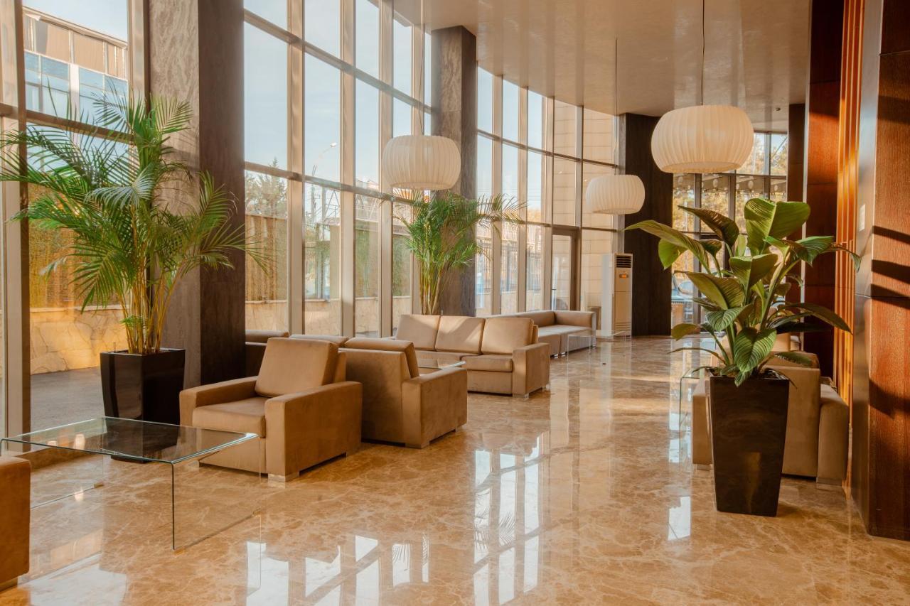 ฟอร์จูน พาเลซ โฮเต็ล Hotel Tbilisi ภายนอก รูปภาพ