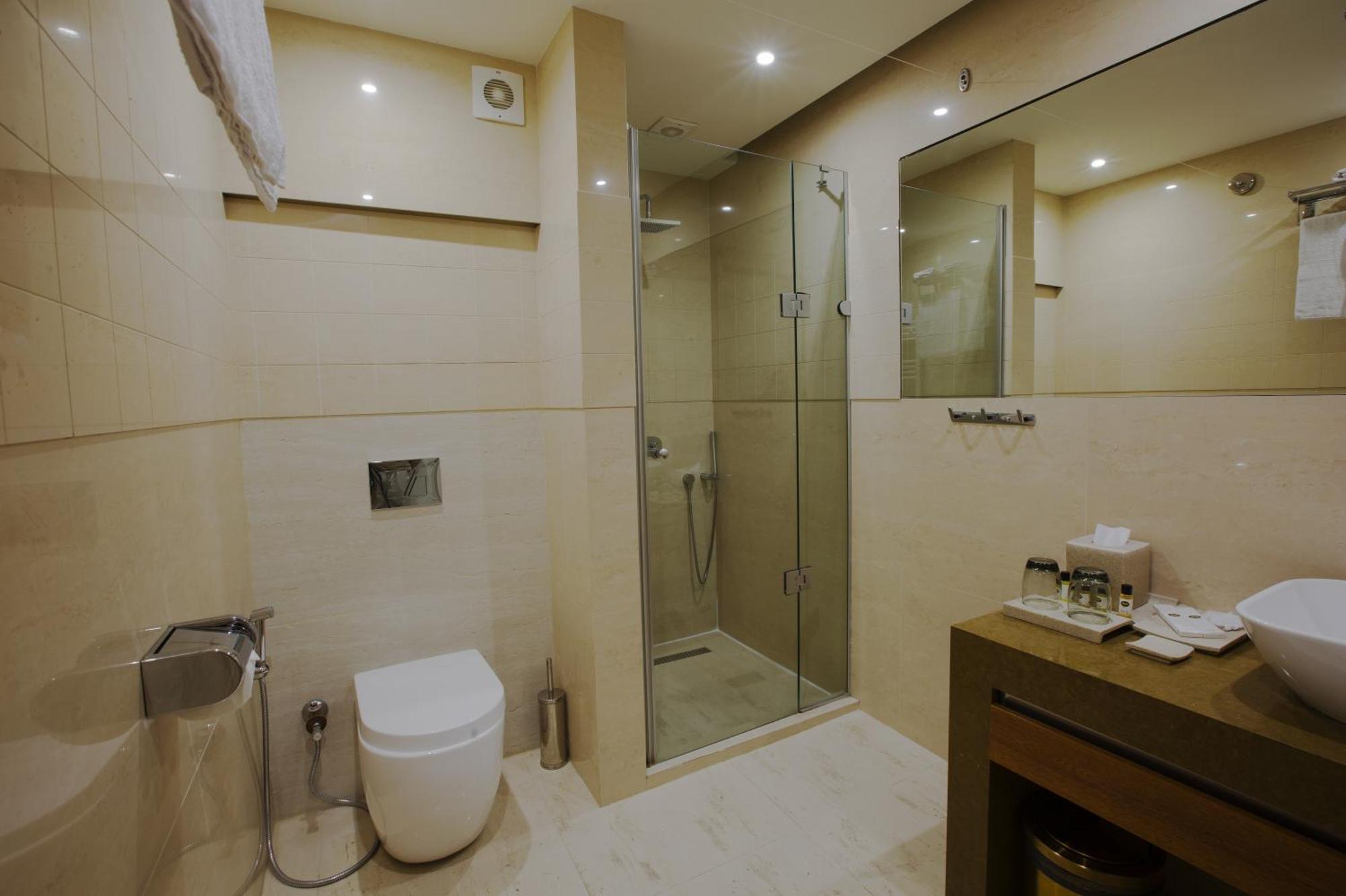 ฟอร์จูน พาเลซ โฮเต็ล Hotel Tbilisi ภายนอก รูปภาพ