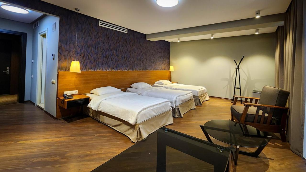 ฟอร์จูน พาเลซ โฮเต็ล Hotel Tbilisi ภายนอก รูปภาพ