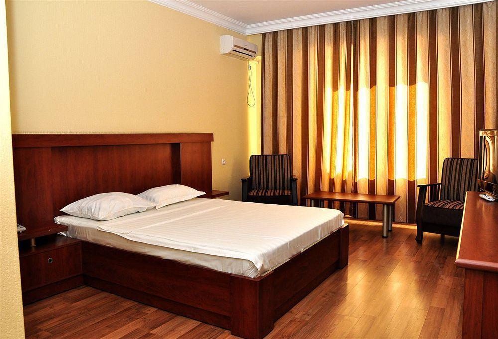 ฟอร์จูน พาเลซ โฮเต็ล Hotel Tbilisi ภายนอก รูปภาพ