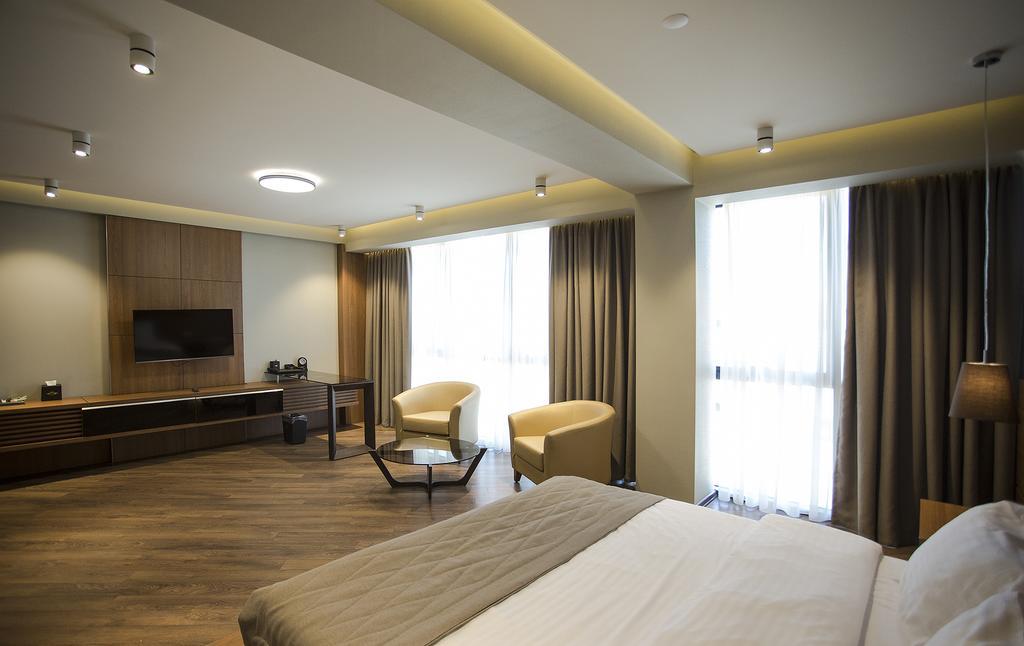 ฟอร์จูน พาเลซ โฮเต็ล Hotel Tbilisi ภายนอก รูปภาพ