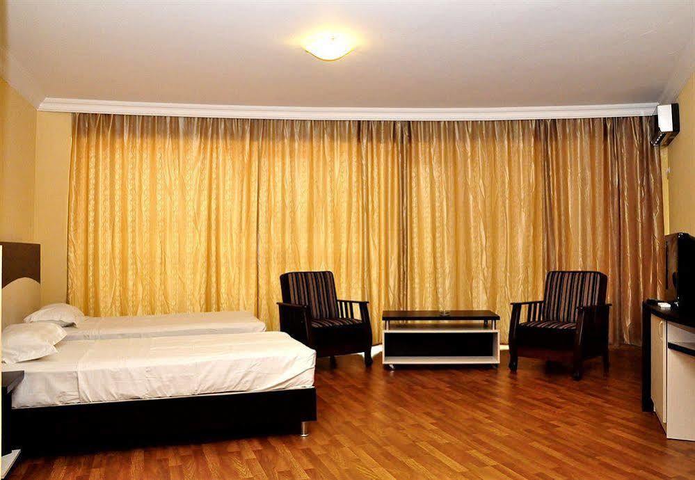ฟอร์จูน พาเลซ โฮเต็ล Hotel Tbilisi ภายนอก รูปภาพ