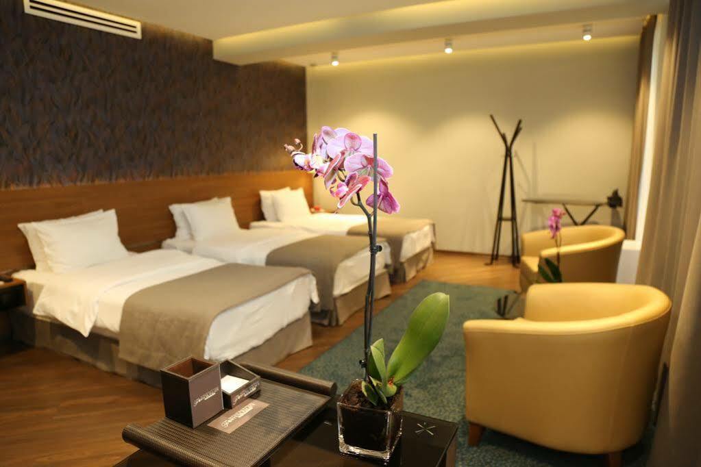 ฟอร์จูน พาเลซ โฮเต็ล Hotel Tbilisi ภายนอก รูปภาพ