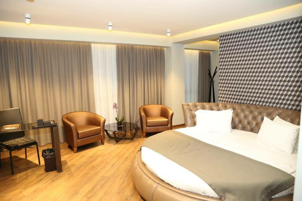 ฟอร์จูน พาเลซ โฮเต็ล Hotel Tbilisi ภายนอก รูปภาพ