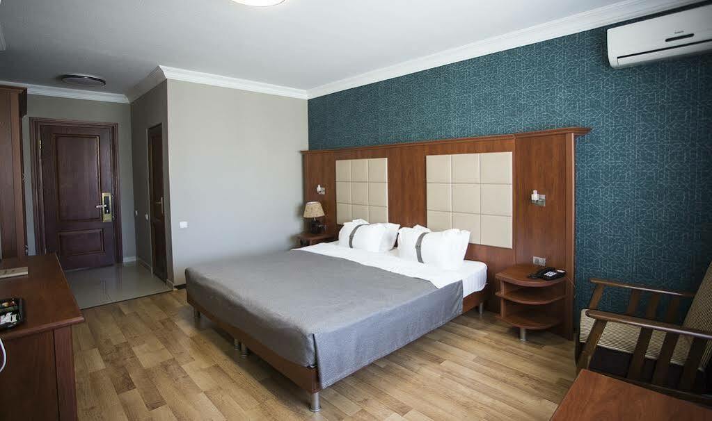 ฟอร์จูน พาเลซ โฮเต็ล Hotel Tbilisi ภายนอก รูปภาพ