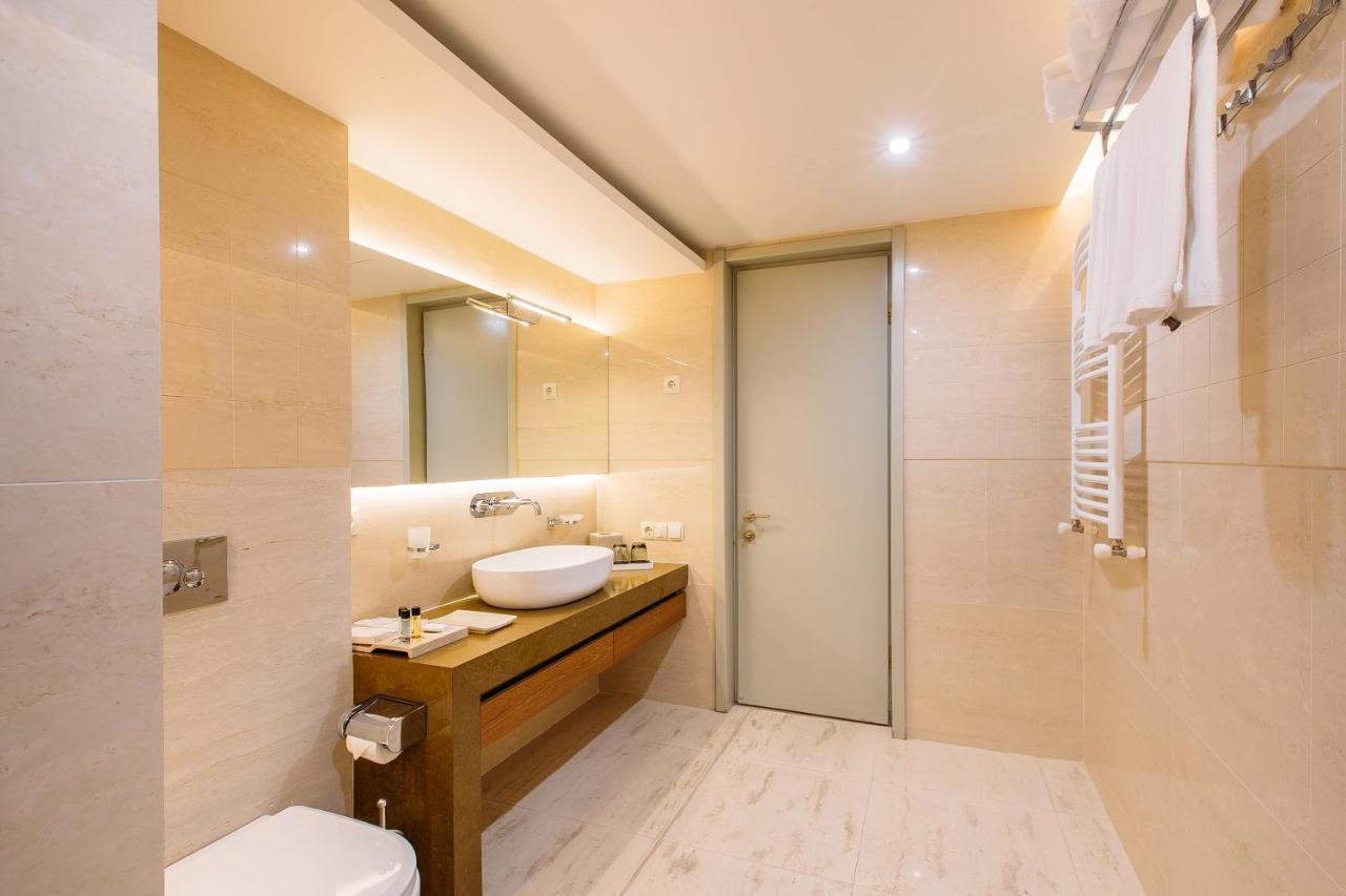 ฟอร์จูน พาเลซ โฮเต็ล Hotel Tbilisi ภายนอก รูปภาพ